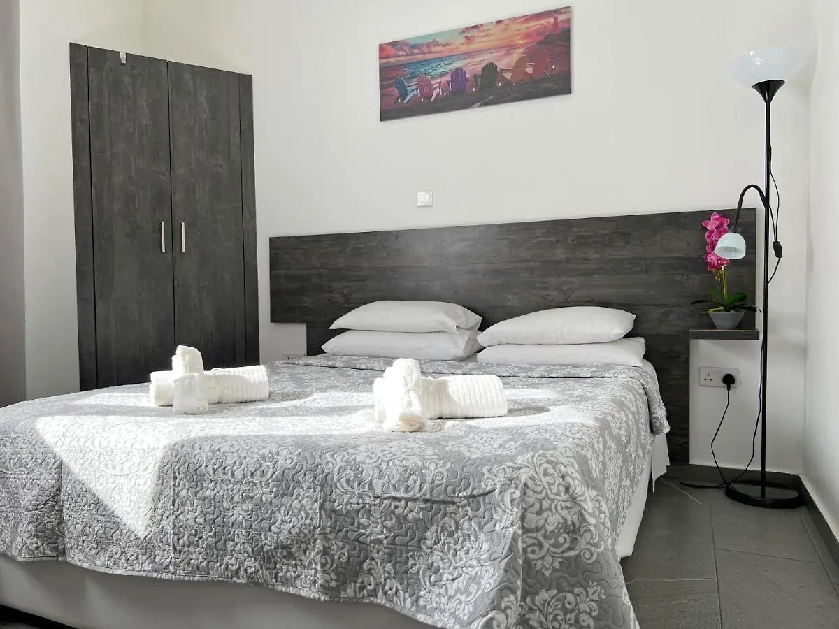 Guest house Apollo Rooms By Albert'S Apartment Larnaca Cyprus